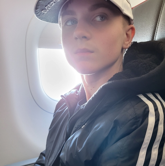 Meet your Posher, Ashlee - Picture 2 of 11